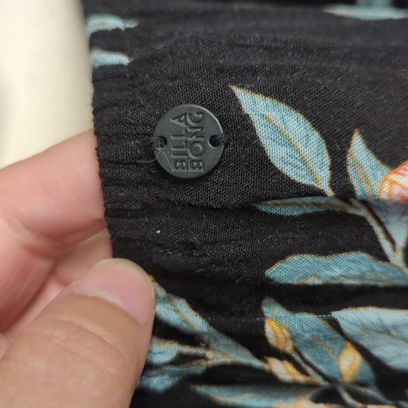 Billabong black with pink white green floral flowy long sleeve shirt size medium - Picture 4 of 9